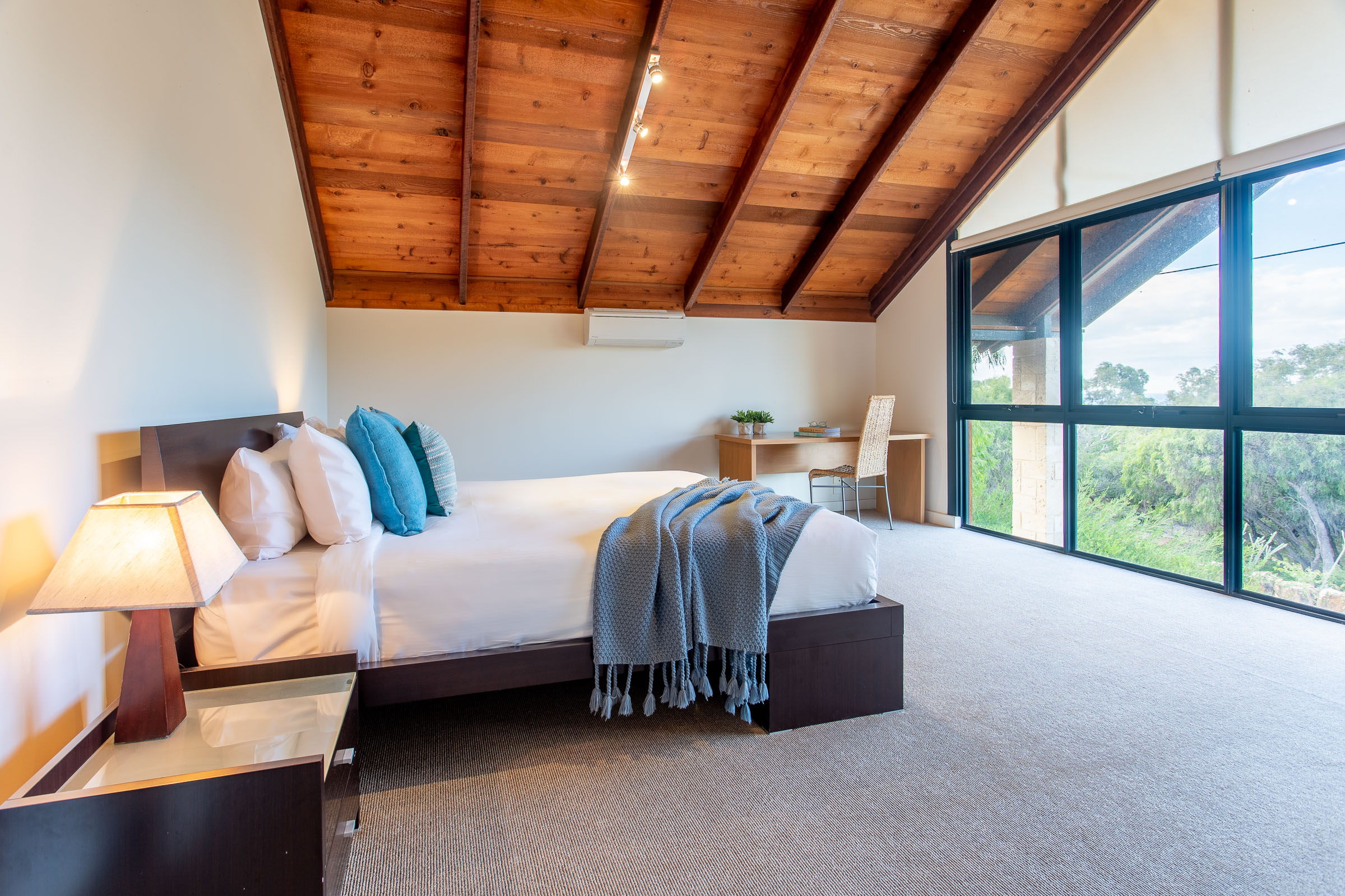 Bedroom 1, Master (upstairs)