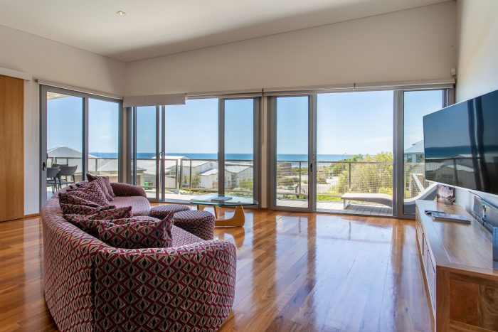 Oceans 8, Peppermint Grove Beach